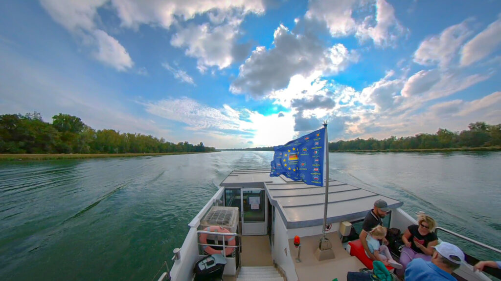 246005035-balade-en-bateau-et-train-a-vapeur-le-long-du-rhin-3-1600x900-1-1024x576 Balade en bateau en Alsace: mes bons plans!